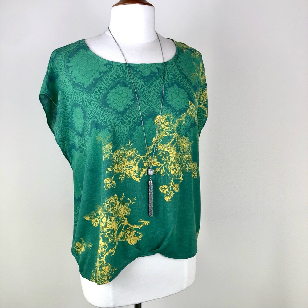 CAbi Size M  #597 Green with Envy Damask Sleeveless Blouse Top